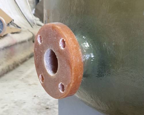 Serbatoi ad asse verticale fondo bombato su gambe